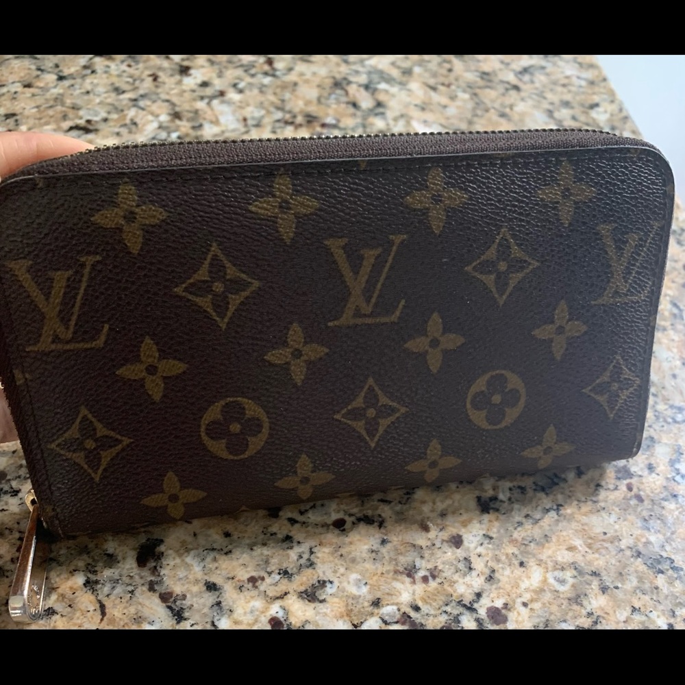 Louis Vuitton monogram zipper wallet